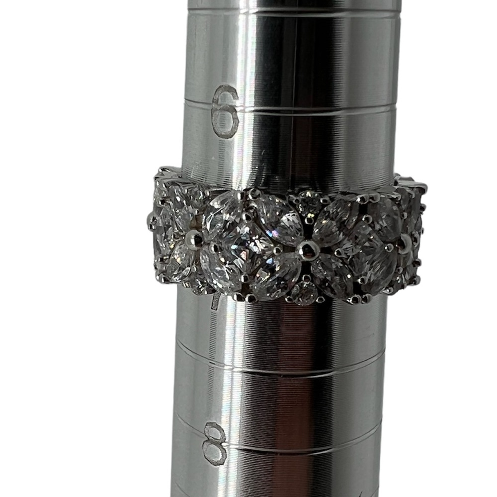 NWOT STERLING SILVER FLORAL PATTERN CZ ETERNITY RING